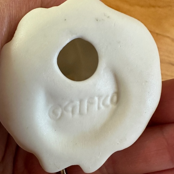 Vintage Giftco Kissing Angels White Bisque Porcelain Figurines in Box - Picture 15 of 16